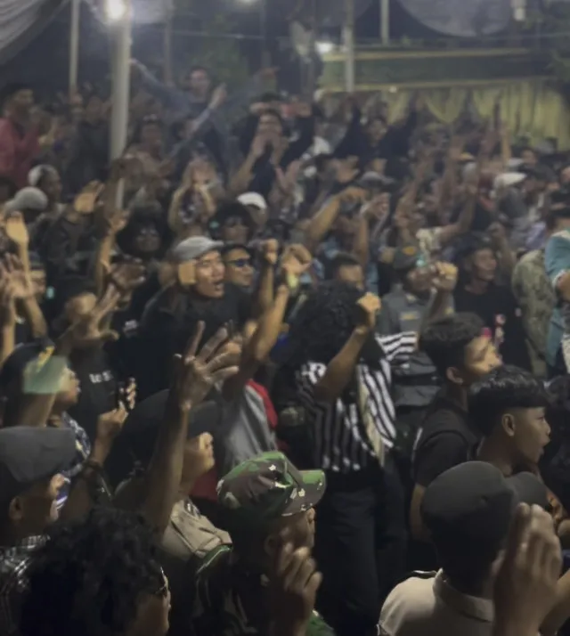 OM Lorenza Guncang Jepara, Nostalgia Dangdut Jadul Bikin Penonton Histeris!